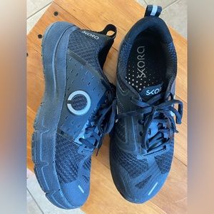 Skora sneakers size 9